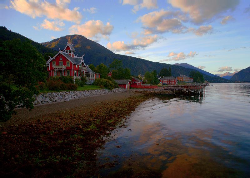 balestrand_house.jpg