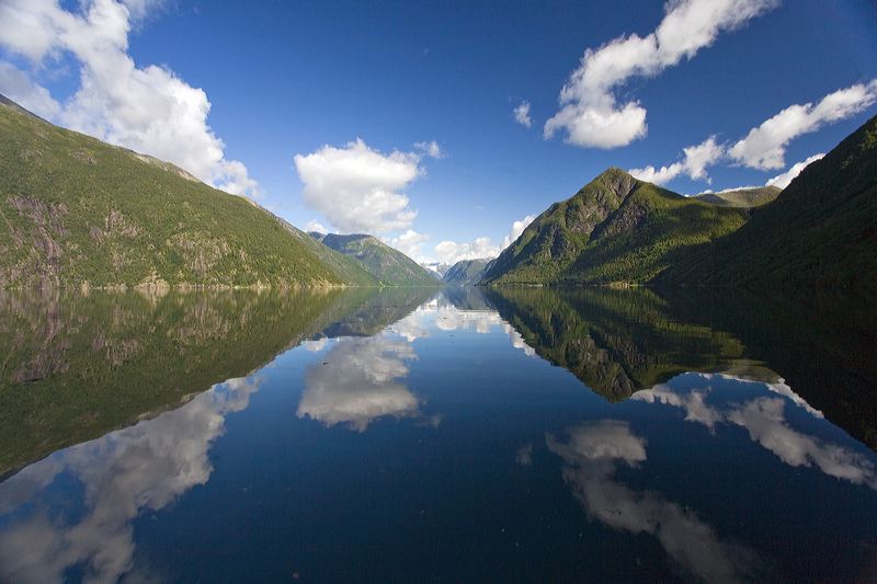 fjaerland_fjord_1.jpg